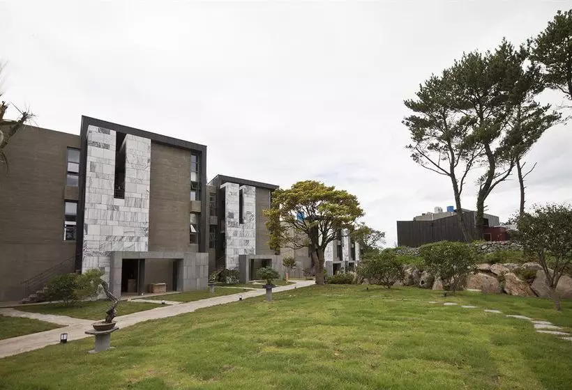 Luston Villa & Hotel