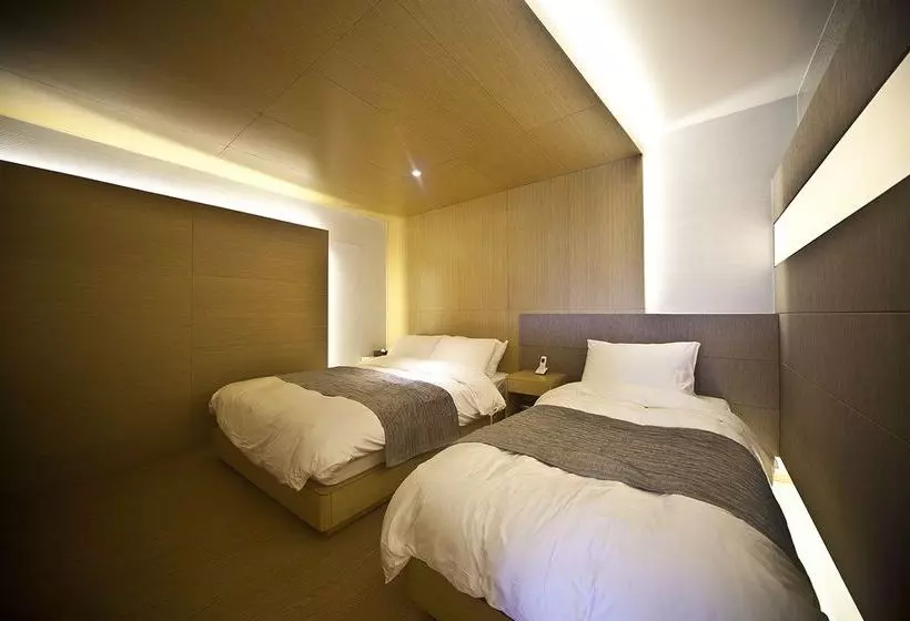 Luston Villa & Hotel