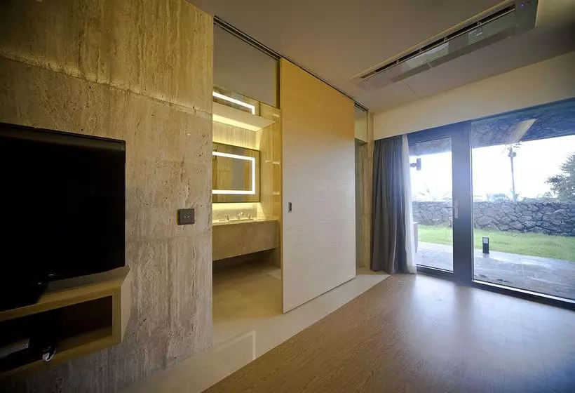 Luston Villa & Hotel