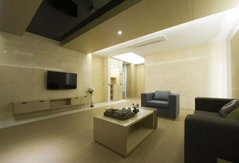 Luston Villa & Hotel