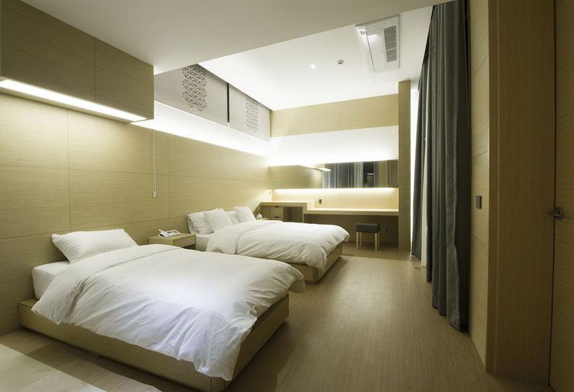 Luston Villa & Hotel