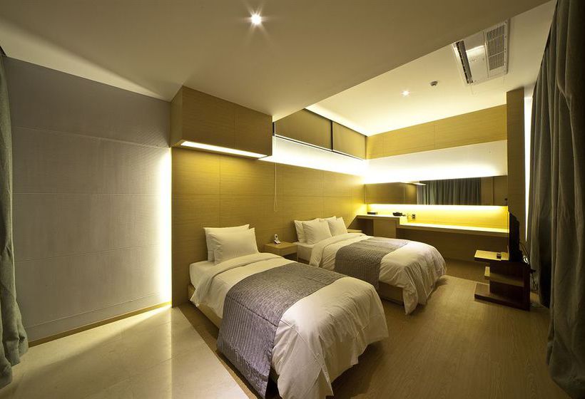 Luston Villa & Hotel