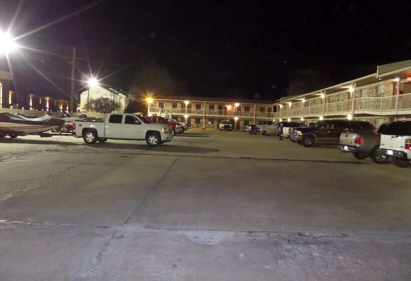 모텔 Homestay Inn & Suites