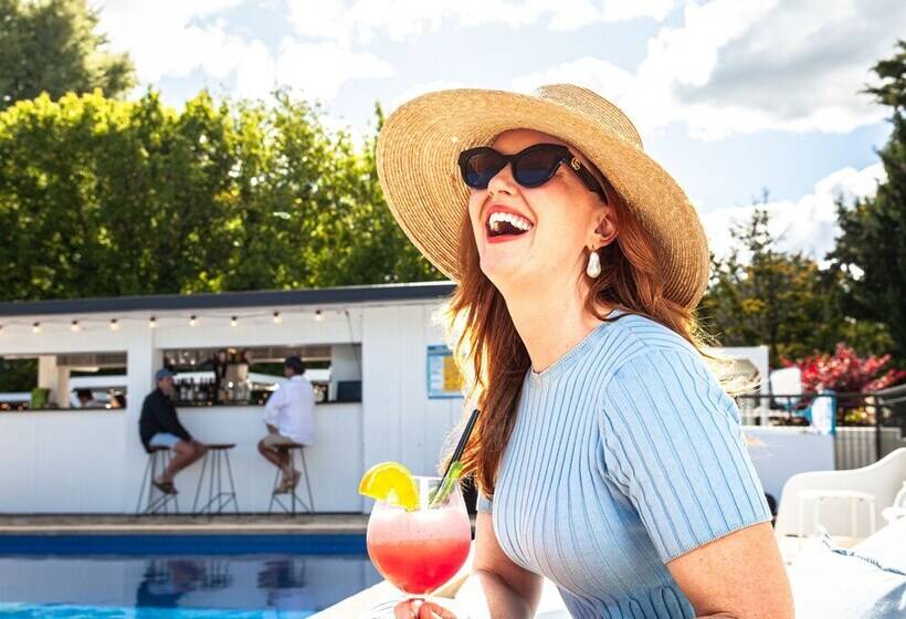 모텔 The Oriana Orange   Retro Hotel & Resort