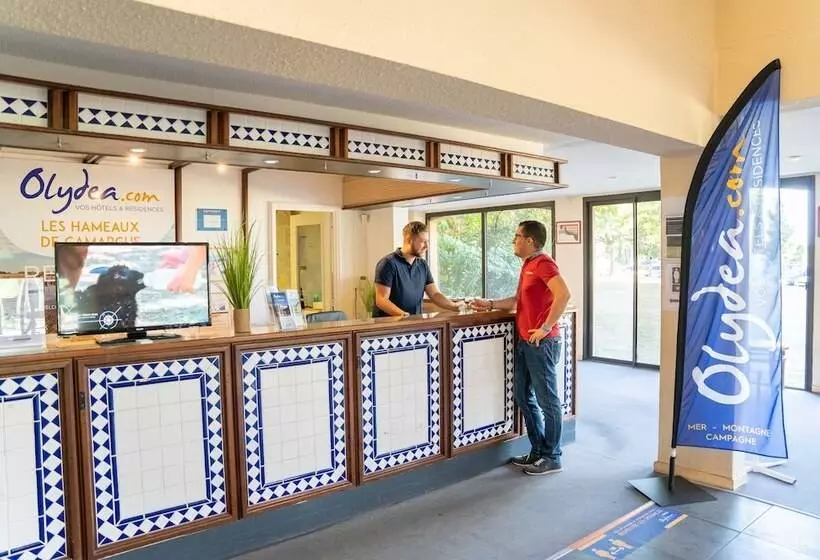 住所  Adonis Arles by Olydea