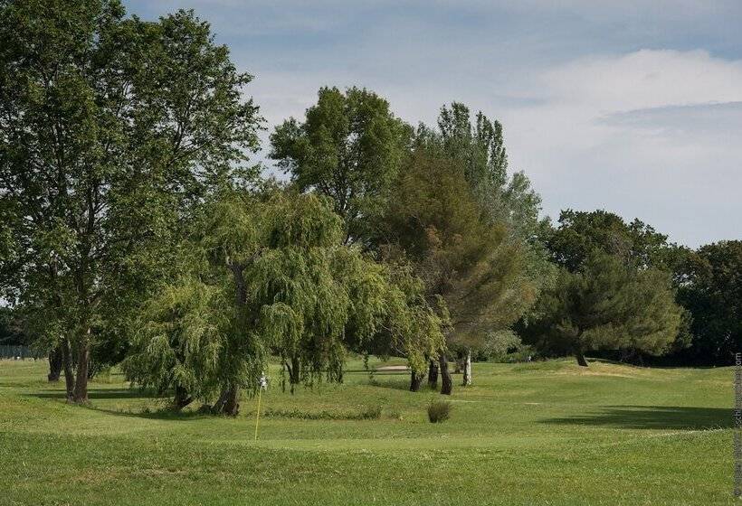 住所  Adonis Arles by Olydea