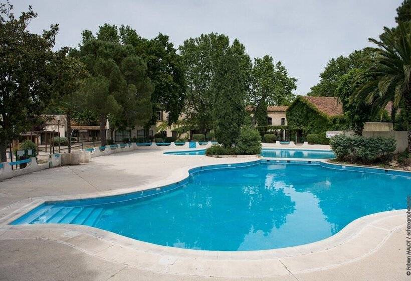 住所  Adonis Arles by Olydea