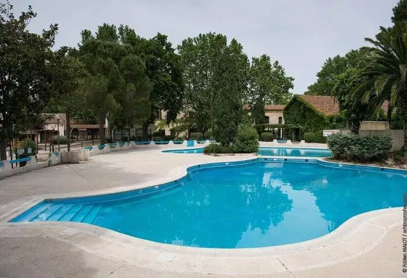 住所  Adonis Arles by Olydea