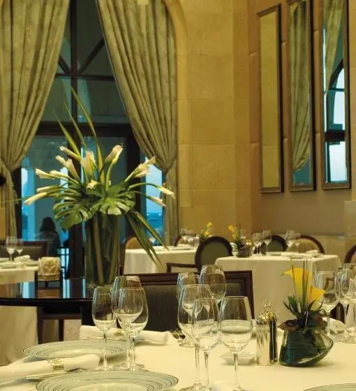 Shangri La Hotel Apartments Qaryat Al Beri