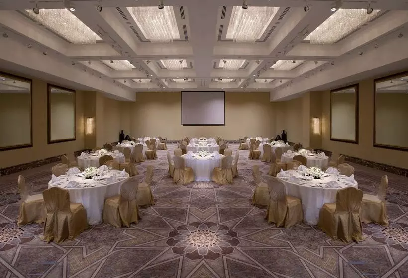 Shangri La Hotel Apartments Qaryat Al Beri