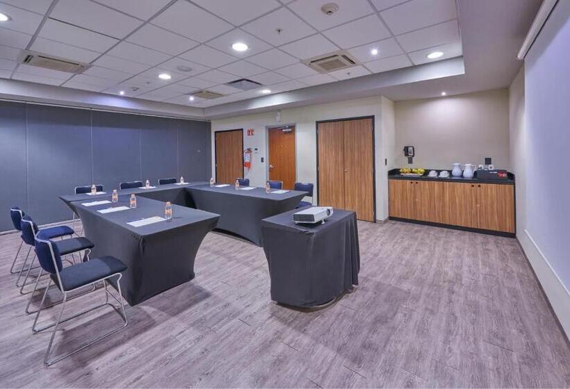 فندق City Express By Marriott Salamanca