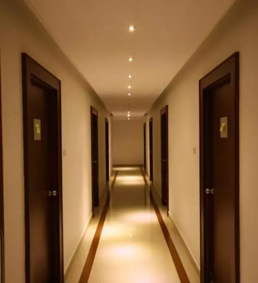 Отель Crescent Crest