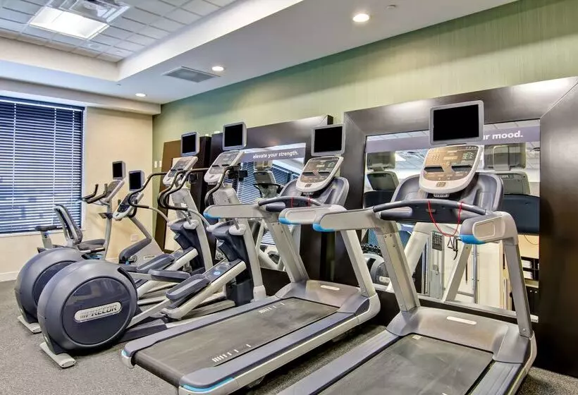 Отель Hampton Inn & Suites By Hilton Saskatoon Airport