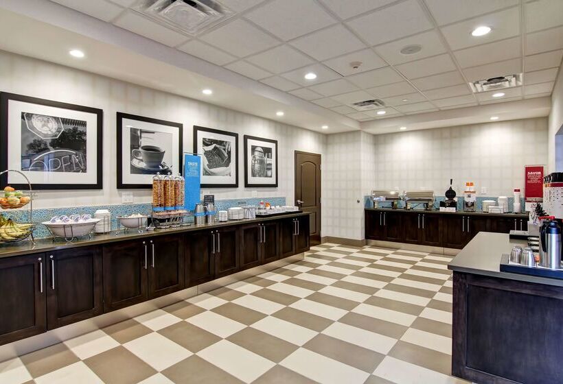 هتل Hampton Inn & Suites By Hilton Saskatoon Airport