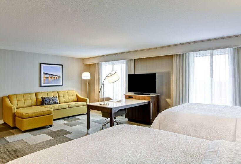 هتل Hampton Inn & Suites By Hilton Saskatoon Airport