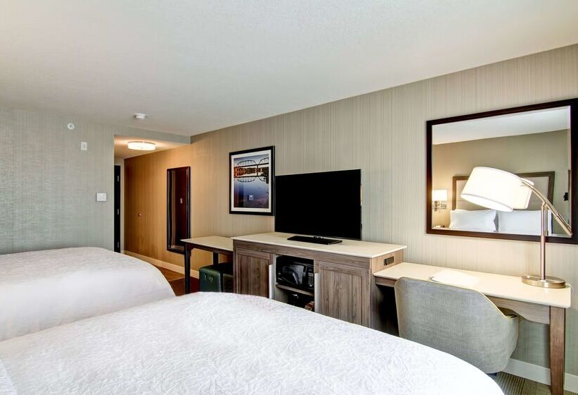 هتل Hampton Inn & Suites By Hilton Saskatoon Airport