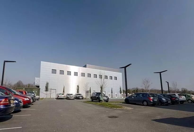 Отель Kyriad Prestige Pau – Palais Des Sports