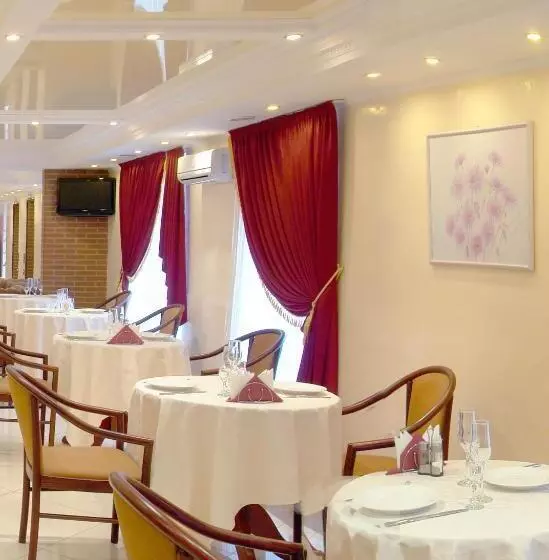 هتل Optima Deluxe Kryvyi Rih