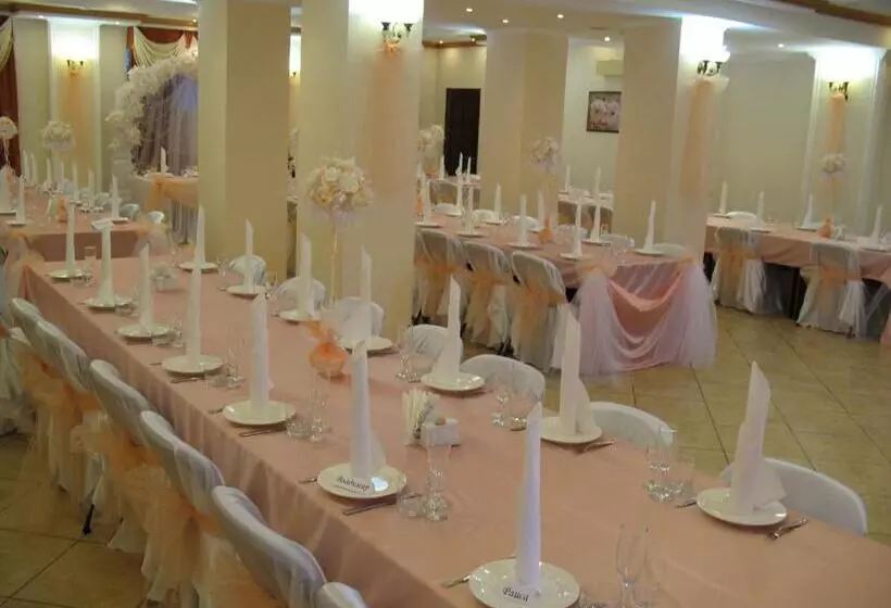 هتل Optima Deluxe Kryvyi Rih