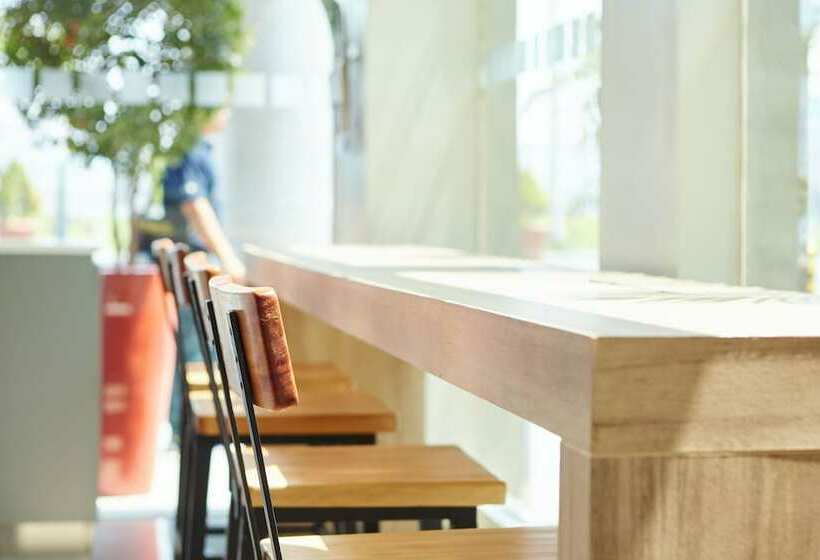 בית מלון כפרי Red Planet Manila Aseana City