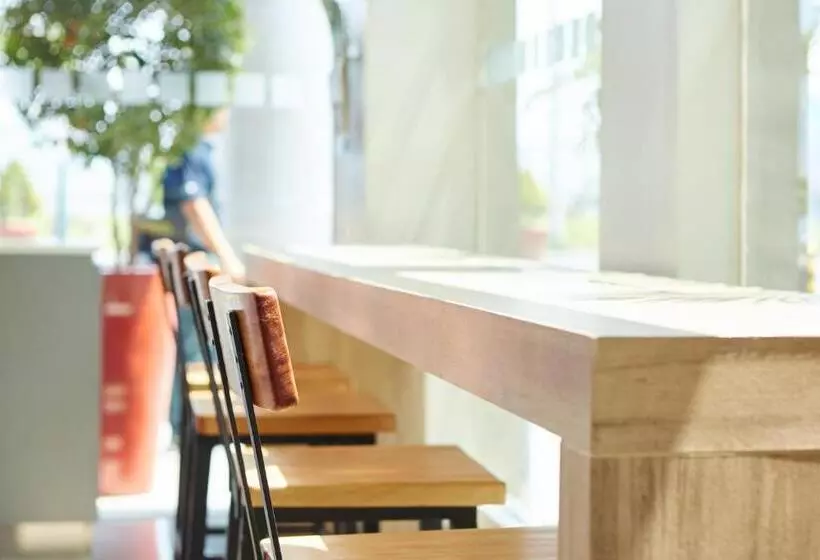 בית מלון כפרי Red Planet Manila Aseana City