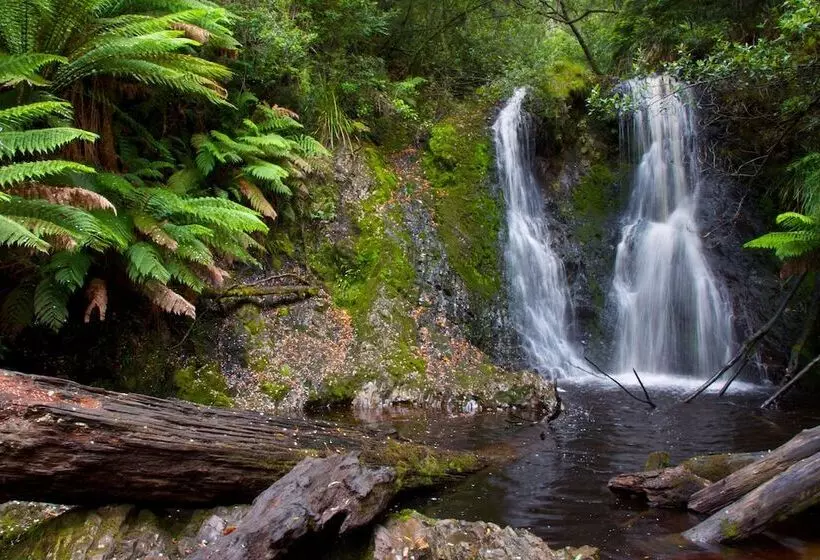 Hotel Strahan Wilderness Lodge
