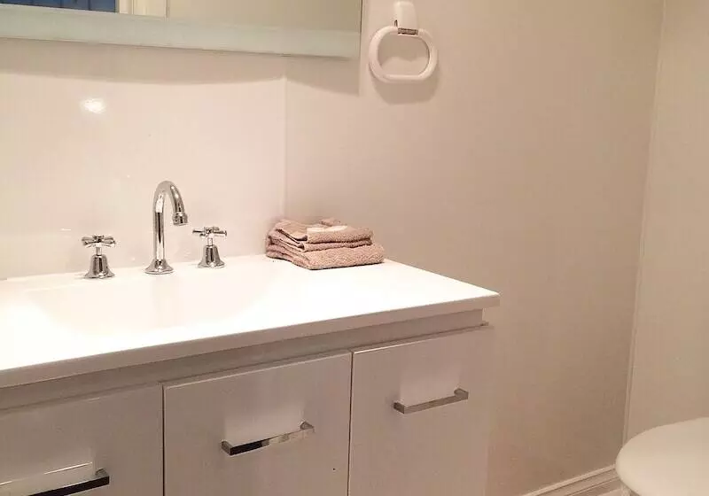 Hotel Strahan Wilderness Lodge