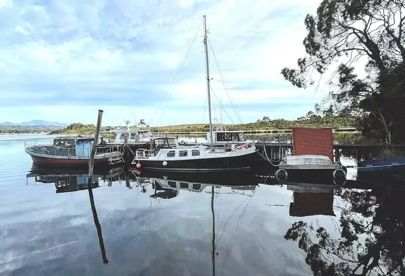 Hotel Strahan Wilderness Lodge