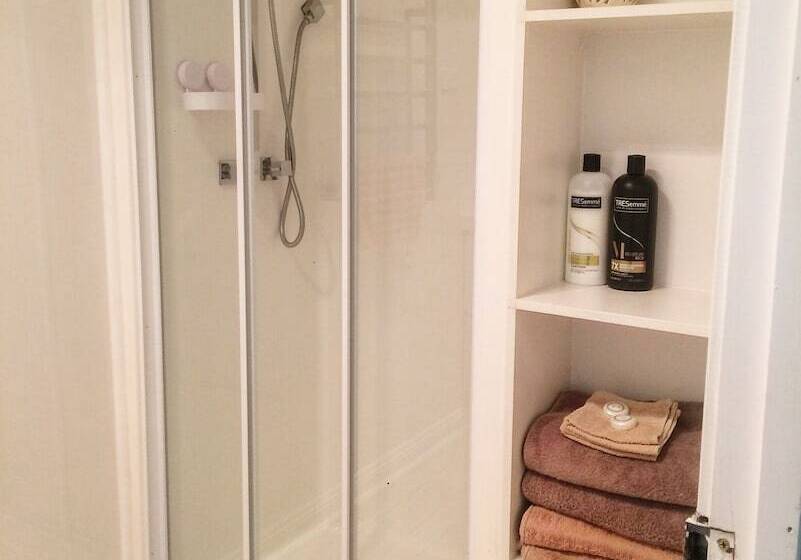 فندق Strahan Wilderness Lodge