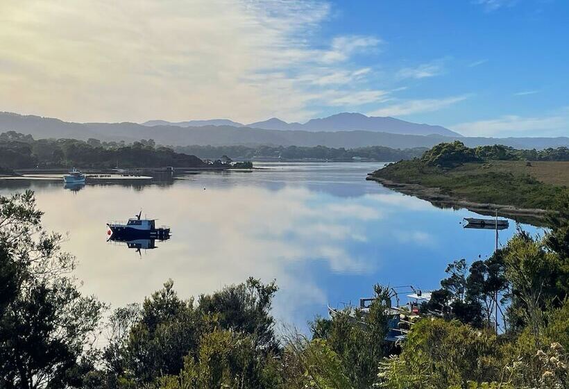 فندق Strahan Wilderness Lodge