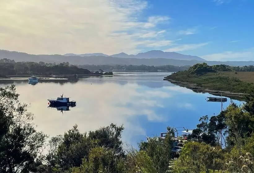 Hotel Strahan Wilderness Lodge