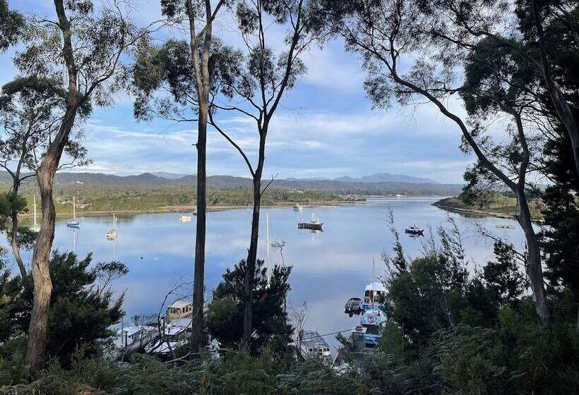 فندق Strahan Wilderness Lodge