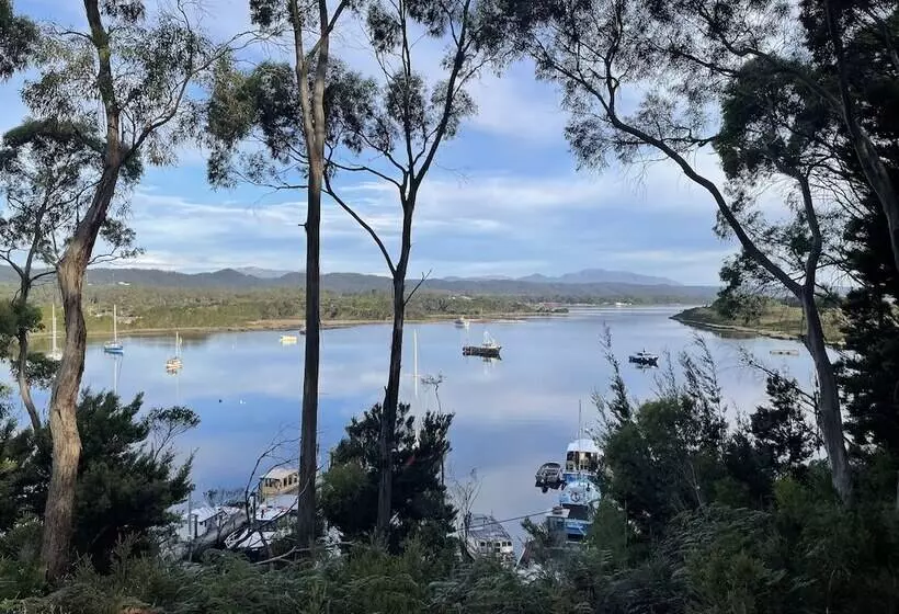 Hotel Strahan Wilderness Lodge