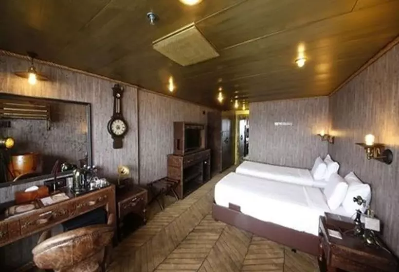 Hotelli Vintage Luxury Yacht