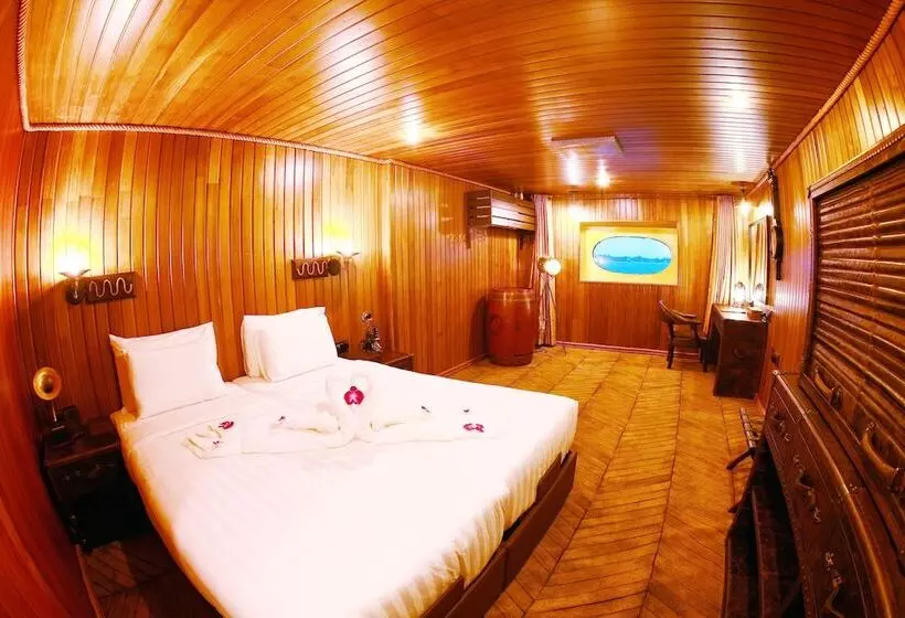 Hotelli Vintage Luxury Yacht