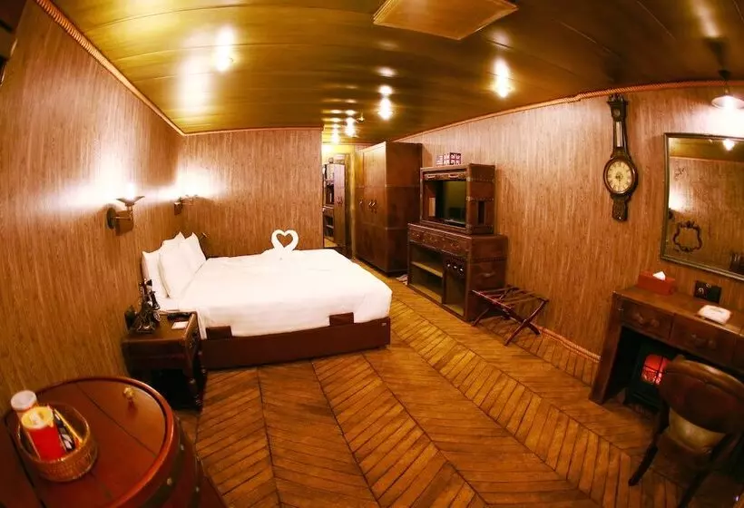 Hotelli Vintage Luxury Yacht