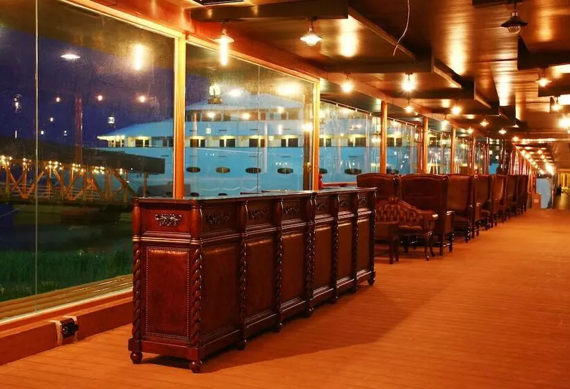 Hotelli Vintage Luxury Yacht