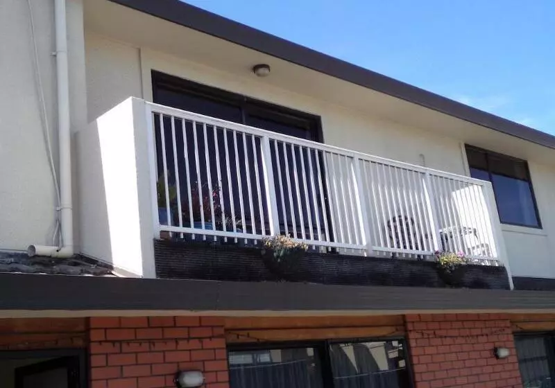 مُتل Baywatch Motor Lodge