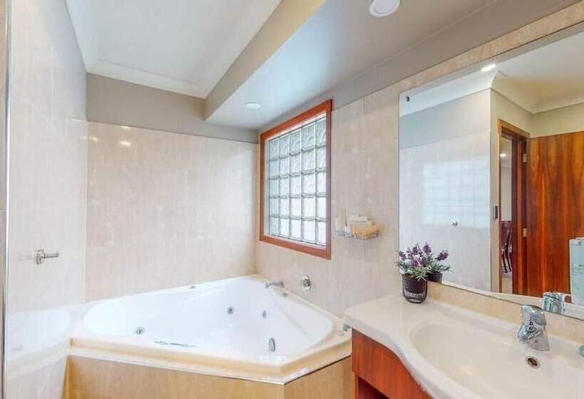 מוטל Quantum Lodge Motor Inn