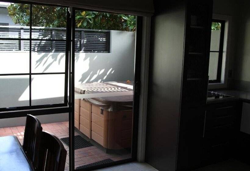 מוטל Quantum Lodge Motor Inn