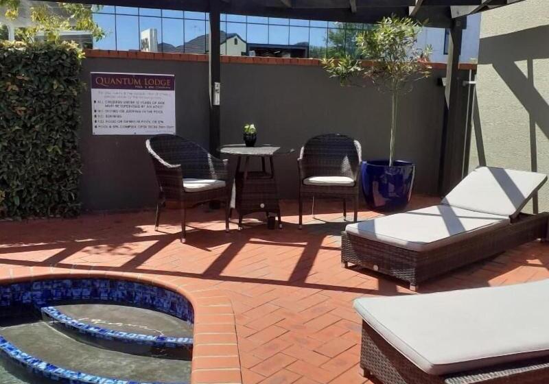 מוטל Quantum Lodge Motor Inn