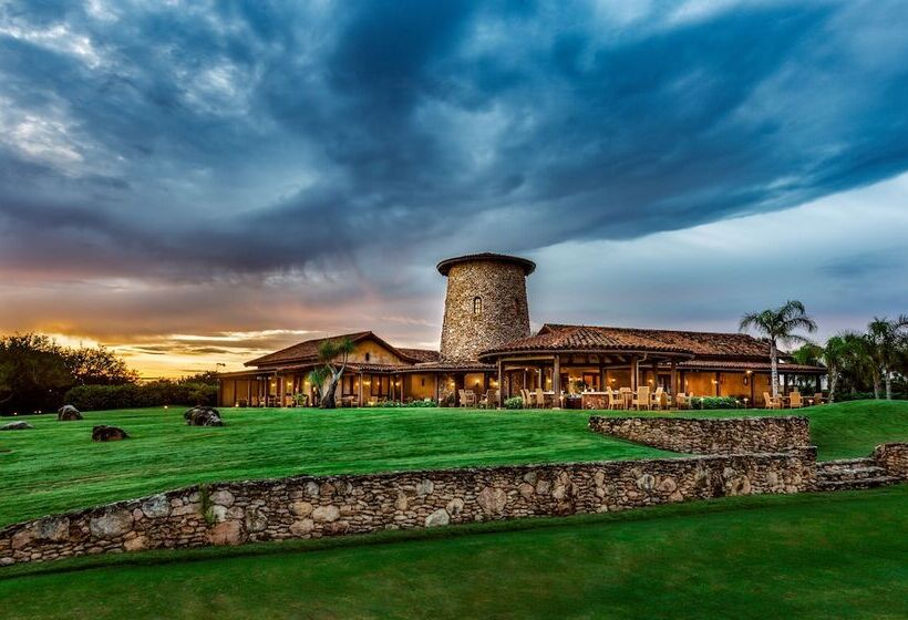 استراحتگاه Royal Isabela