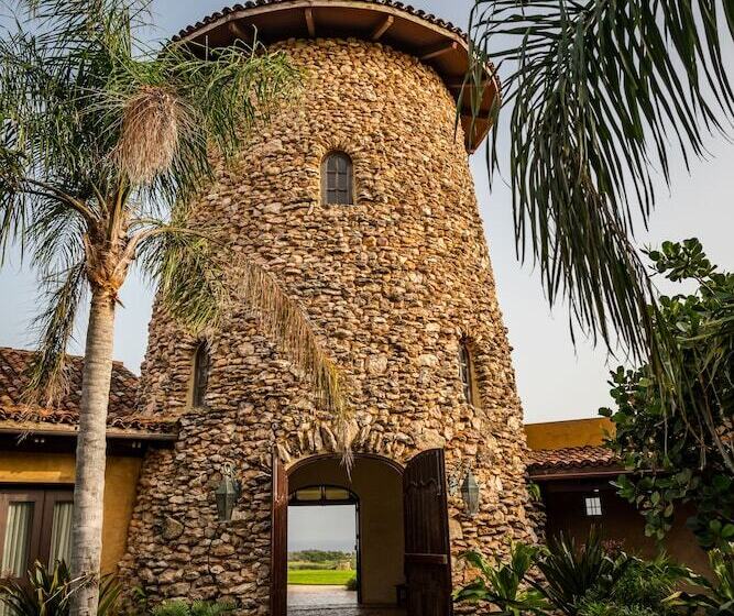 استراحتگاه Royal Isabela