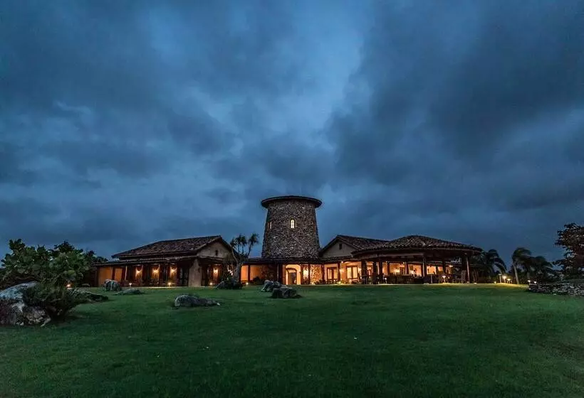 استراحتگاه Royal Isabela