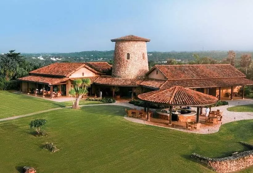 استراحتگاه Royal Isabela