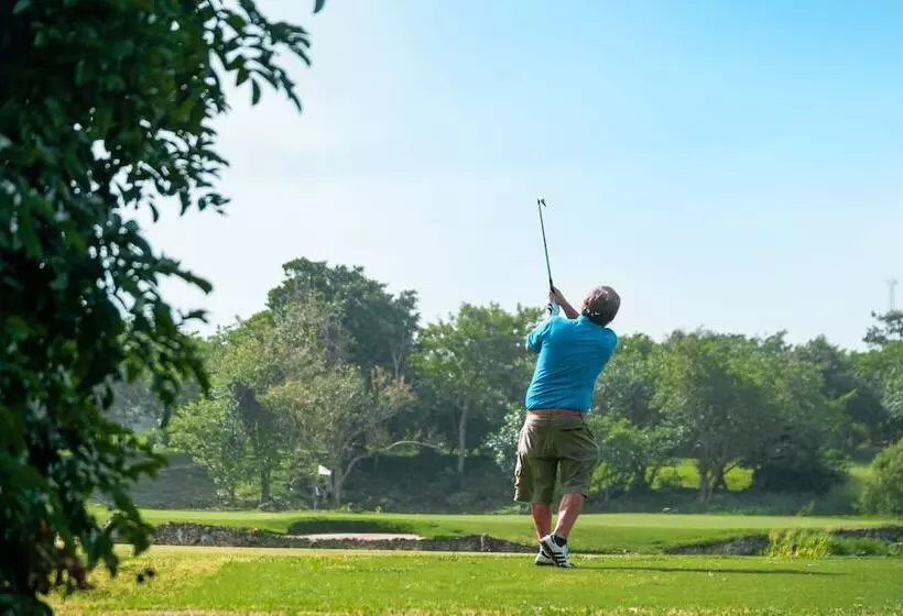 استراحتگاه Royal Isabela