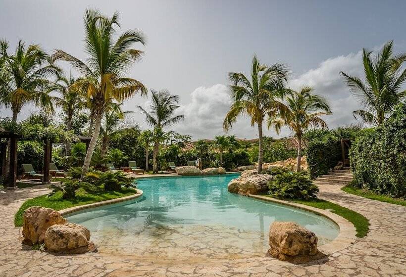 استراحتگاه Royal Isabela