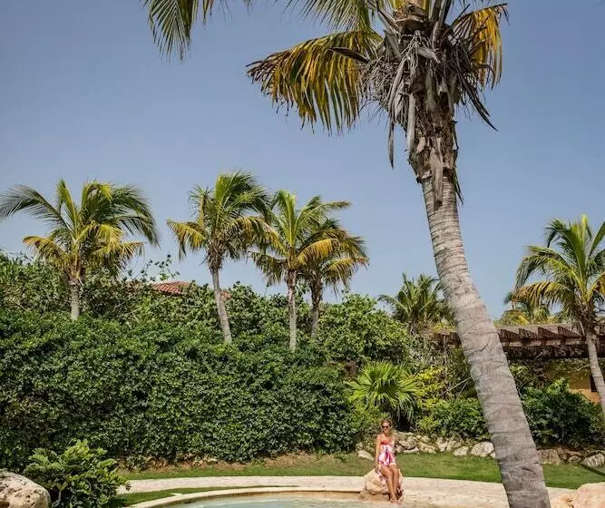 استراحتگاه Royal Isabela