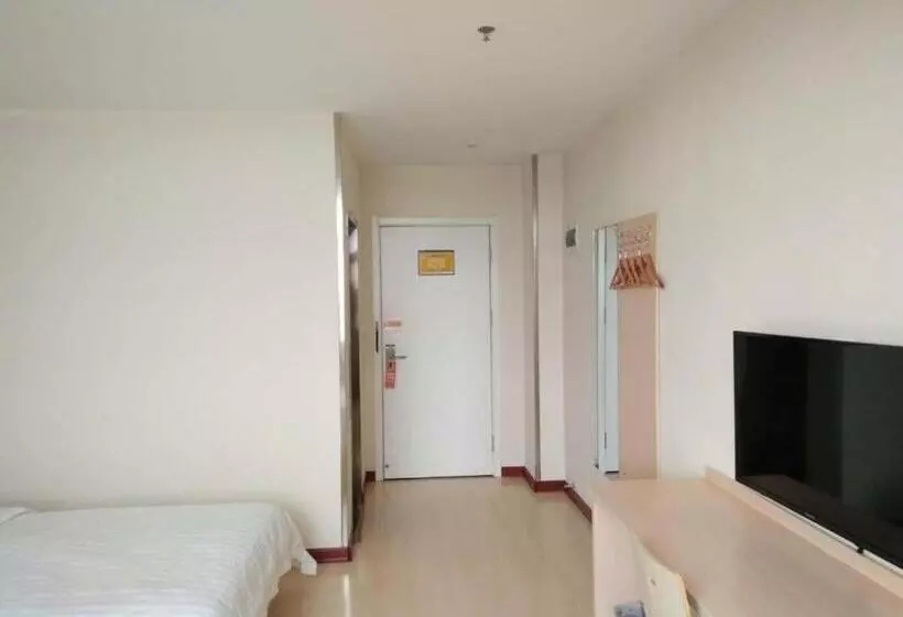 Hotelli 7days Inn Qingdao Huangdao Dongjiakou