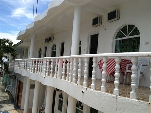 בית מלון כפרי Alla Luna Rossa Beach